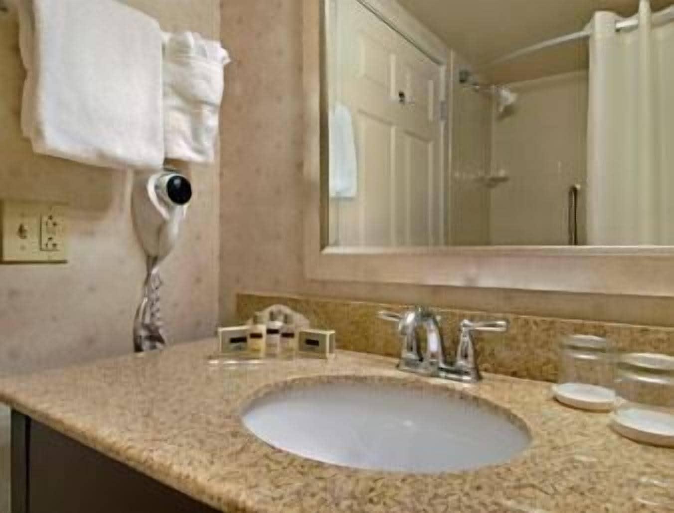 Wingate By Wyndham Erie 4*
