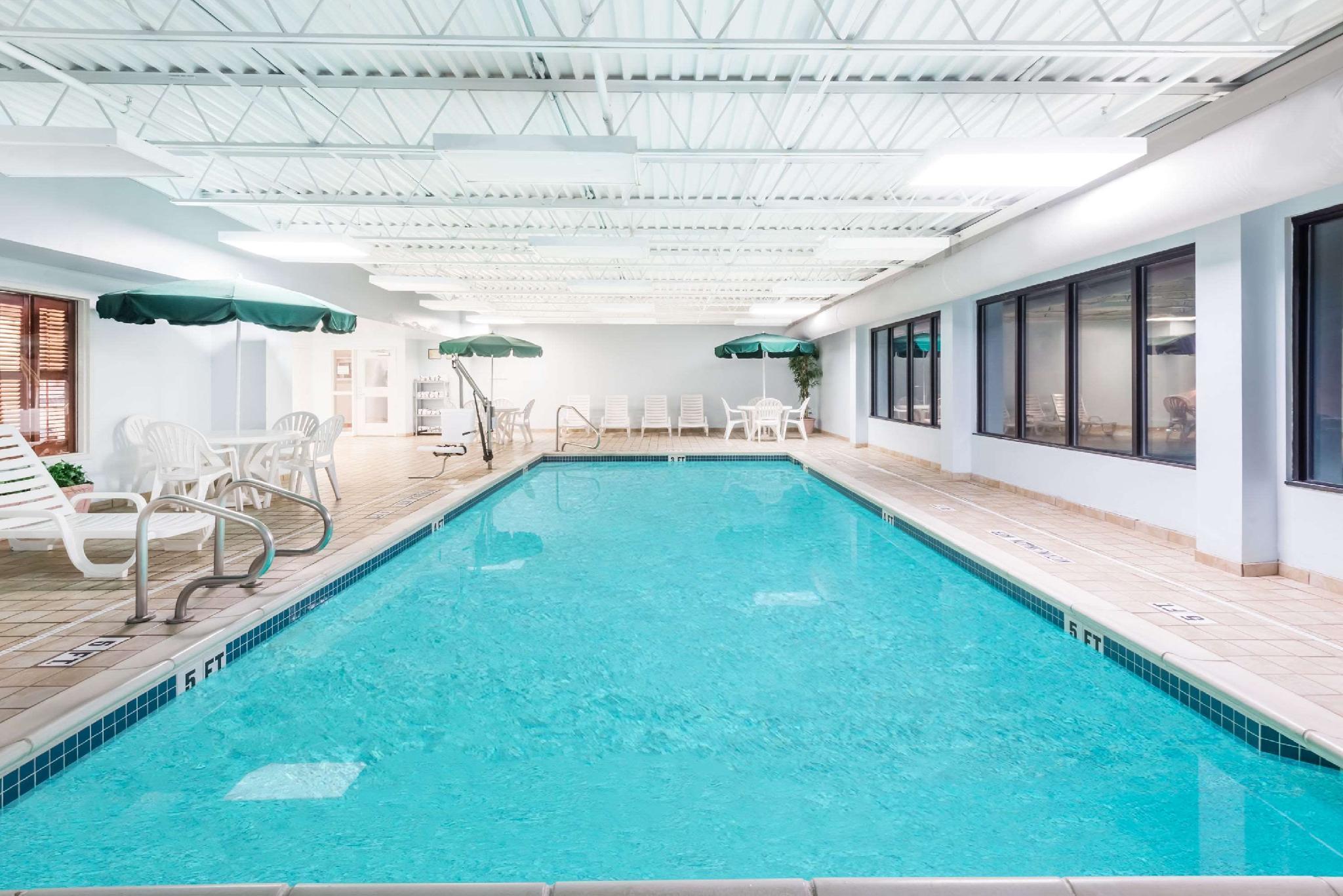Wingate By Wyndham Hotel 4*