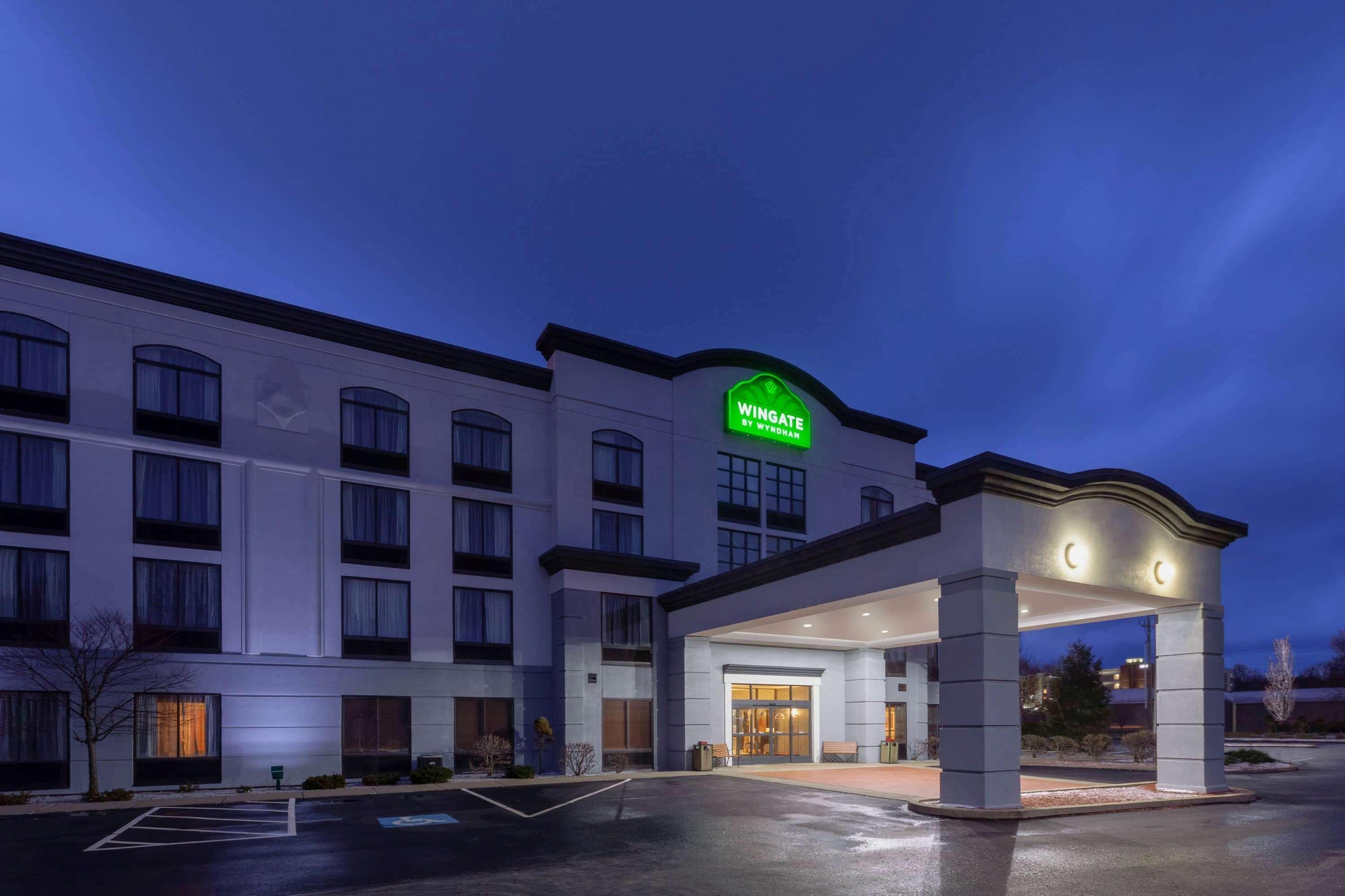 Wingate By Wyndham Hotel 4*